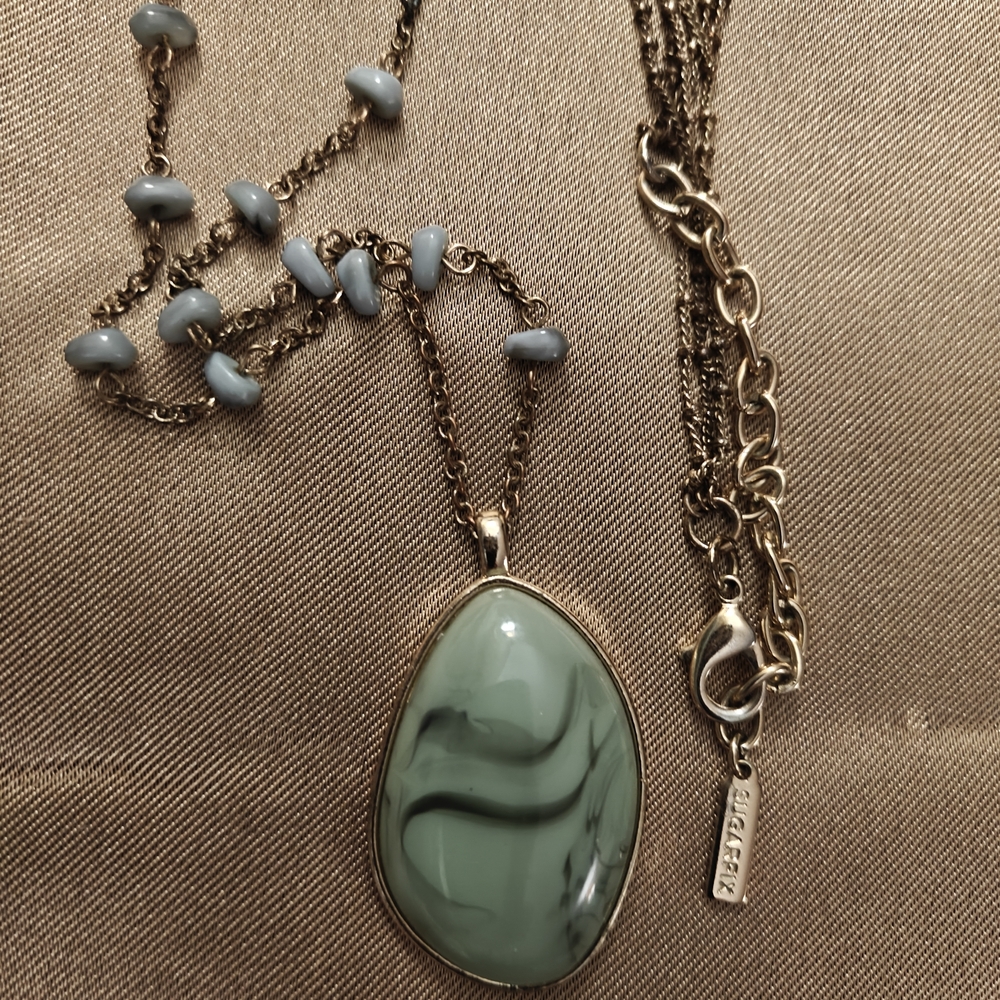 Chic Green Pendant Necklace with Gold Chain